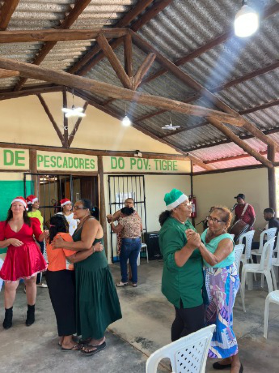 Grupos do SCFV dos povoados Golfo, Cobra D’água e Tigre celebram festa de fim de ano