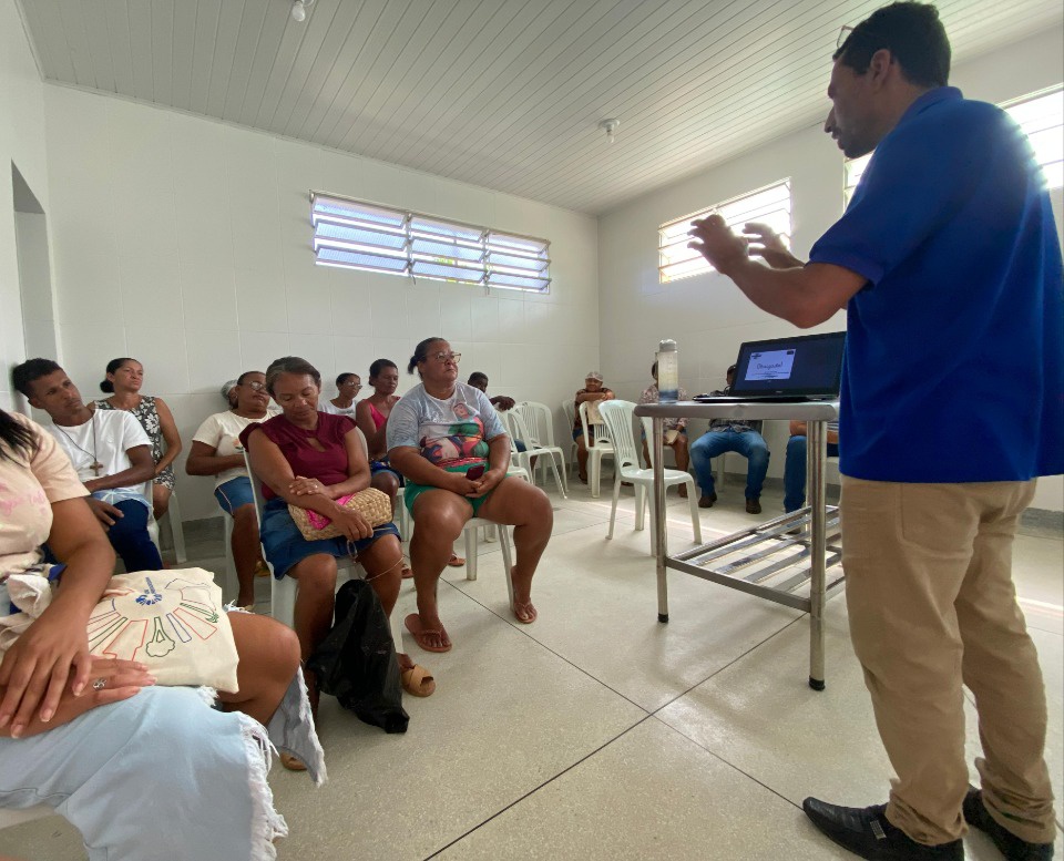 Palestra sobre sobre associativismo e cooperativismo ocorre no povoado Golfo