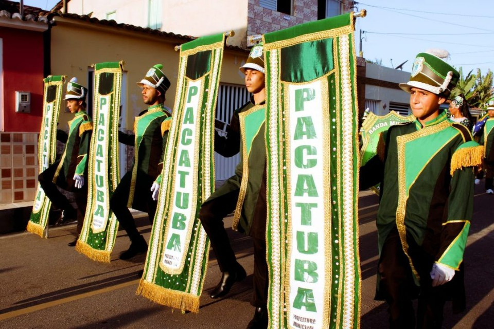 Banda Musical São Félix de Cantalício realiza desfile em São Francisco