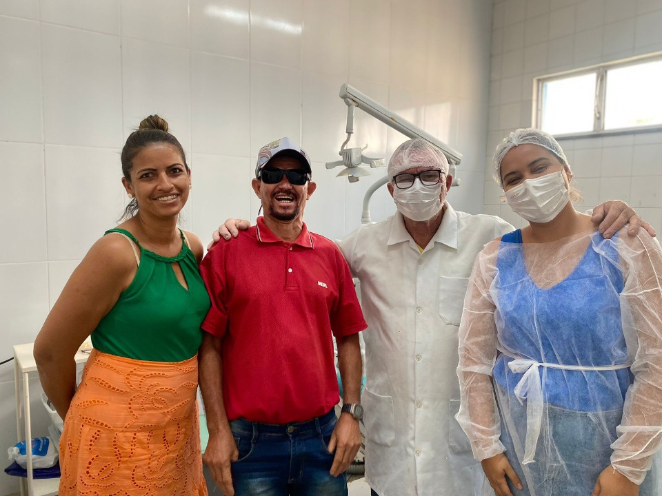 Programa Melhor Sorriso entrega novas próteses em Pacatuba