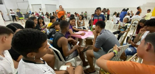 Técnicos do CREAS promovem roda de conversa com jovens sobre combate às drogas e a violência