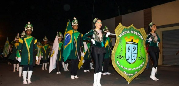 Banda Musical São Félix de Cantalício realiza desfile cívico em Porto da Folha