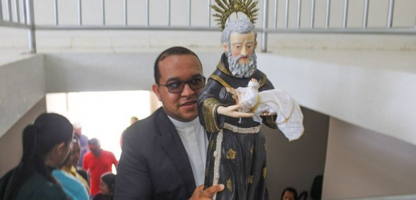 Visita da imagem de São Félix de Cantalício à Prefeitura