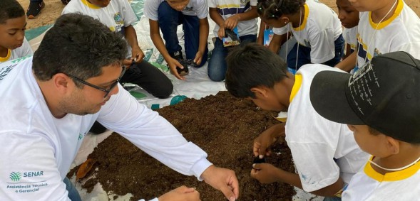 Ação em parceria com o Senar Sergipe ensina cultivo do limão à crianças da escolas municipais